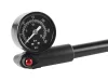 Nagynyomású kézipumpa lengéscsillapítókhoz, nyomásmérővel, 28 BAR/400 PSI – Carmotion